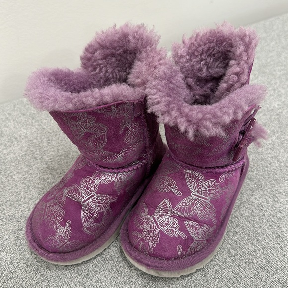 Uggs Boots toddler size 7 - Picture 2 of 7